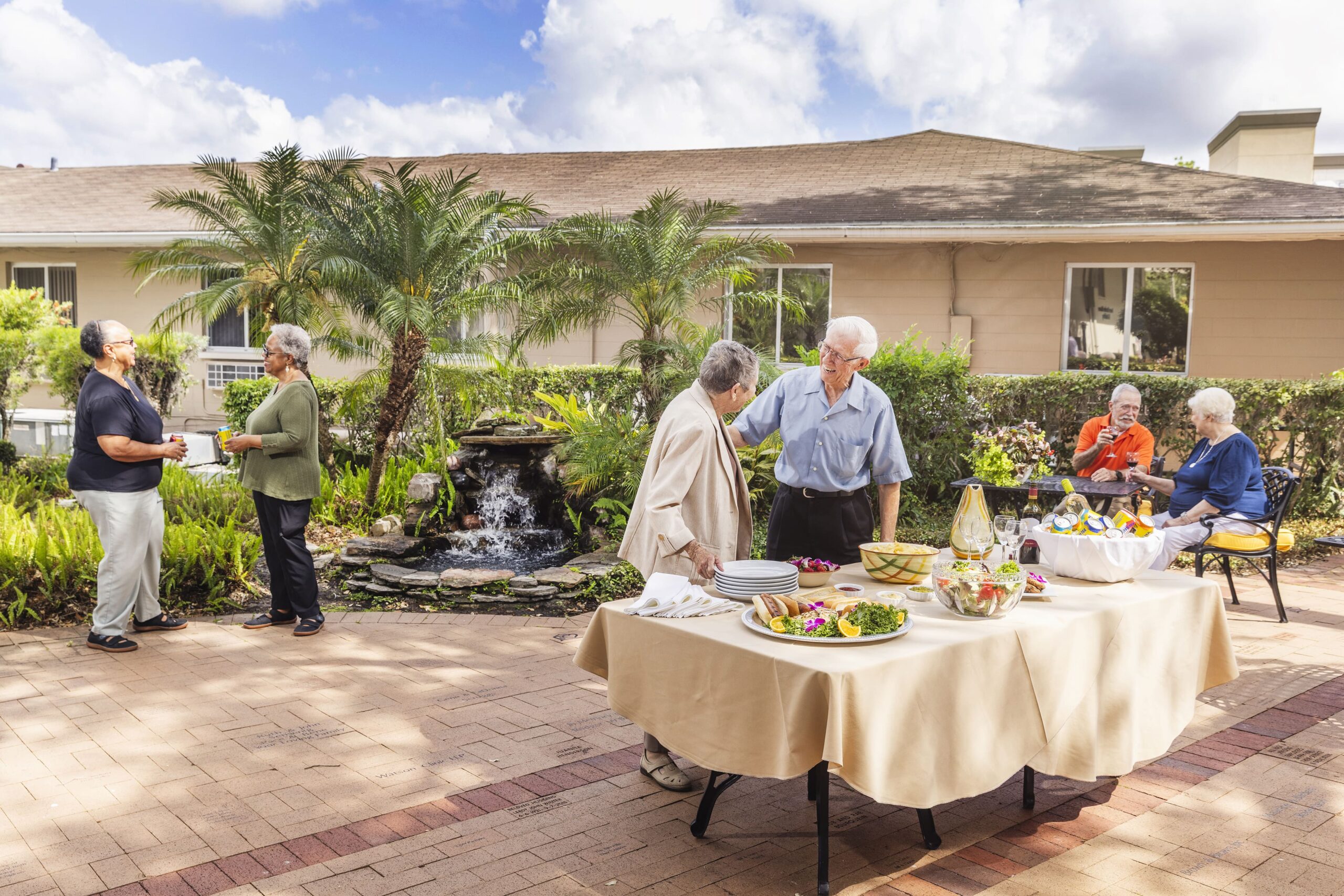 Lakeland Residents Enjoying Outdoor Patio