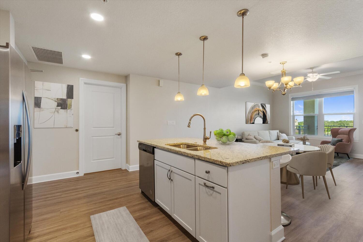 126 56th Avenue South St-large-008-010-35 21 img 4987 stools dinrm-1500x1000-72dpi